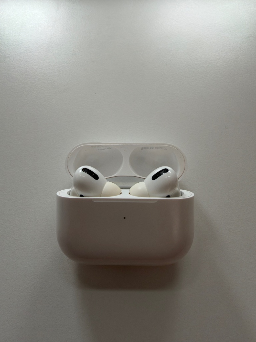 Apple AirPods Pro – 1st Generation – Complete Set + Charging Case